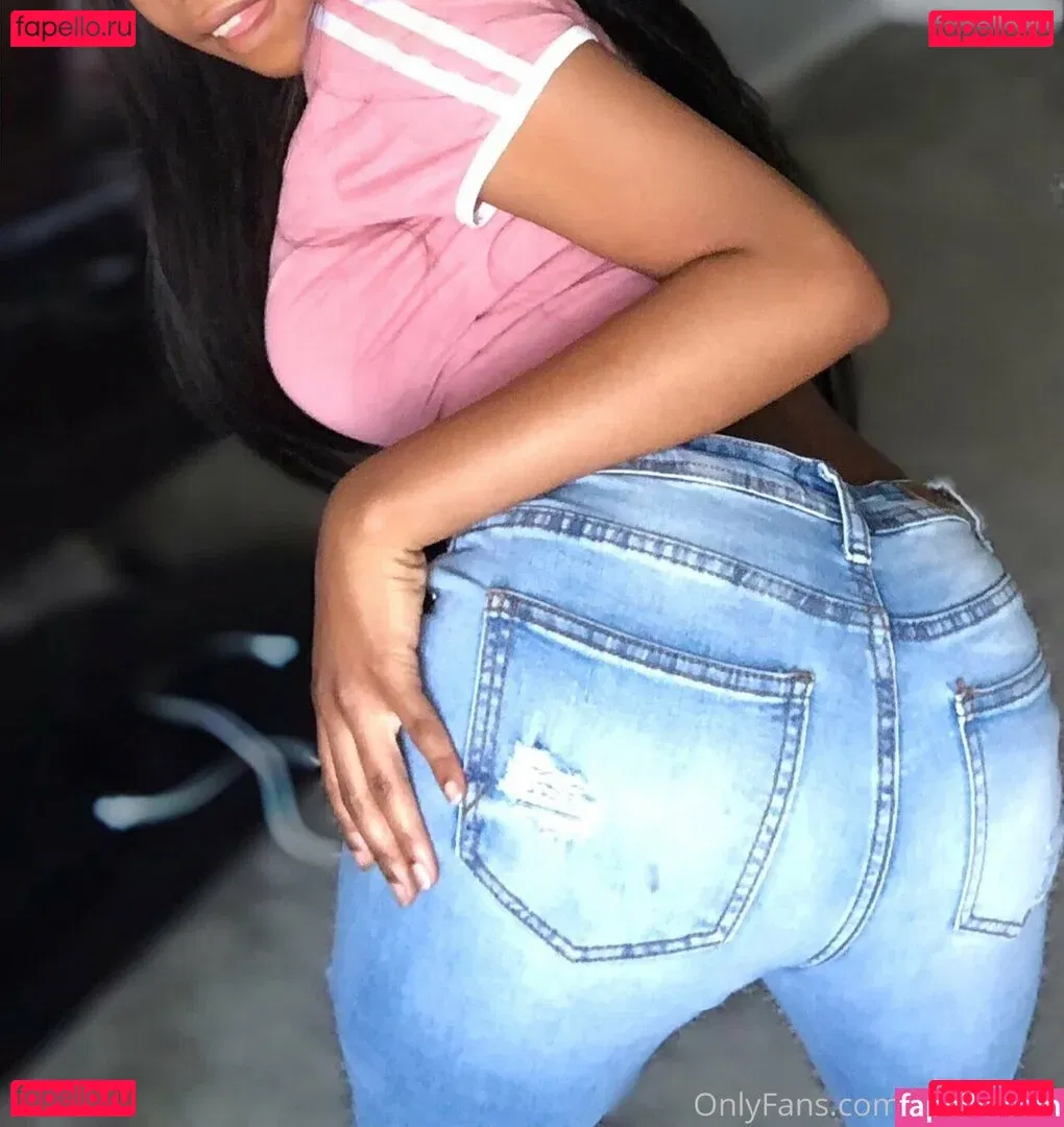 aprilraeee Onlyfans Photo Gallery 