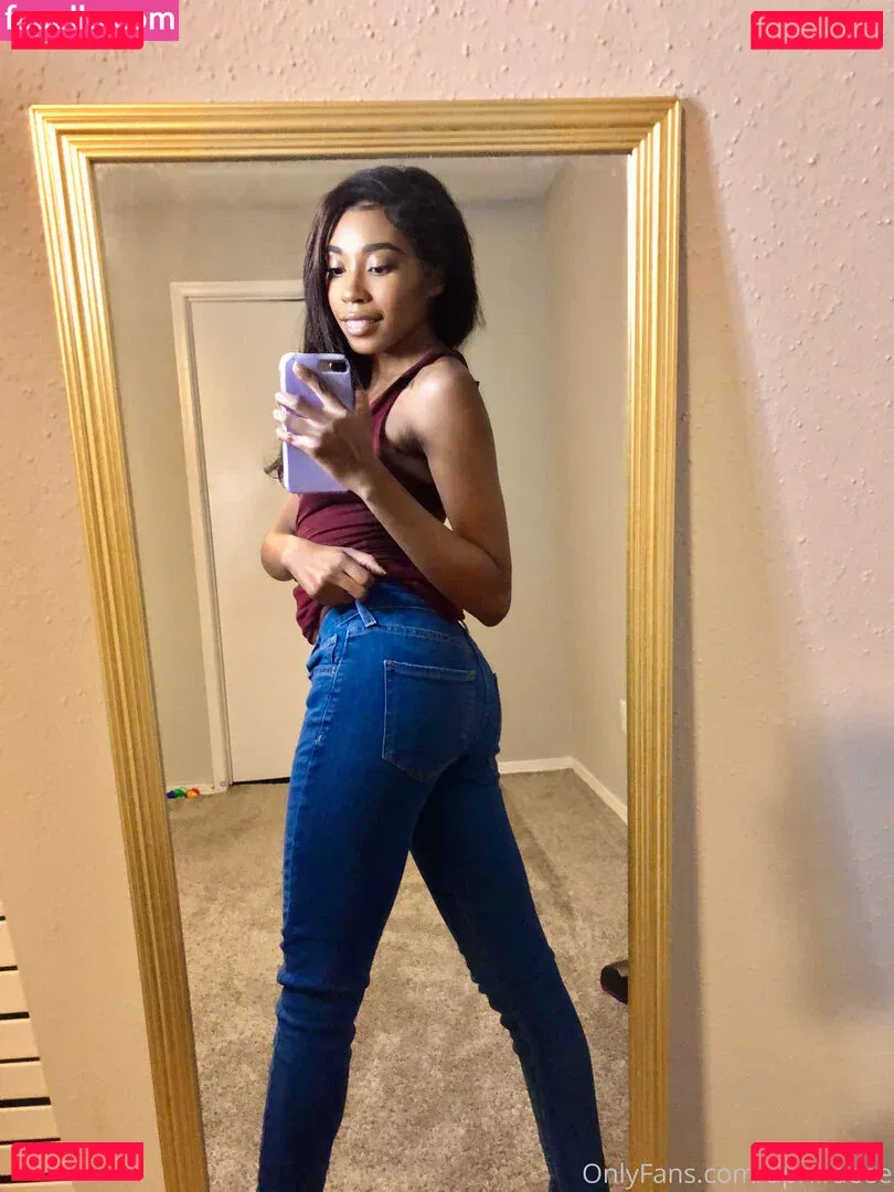 aprilraeee Onlyfans Photo Gallery 