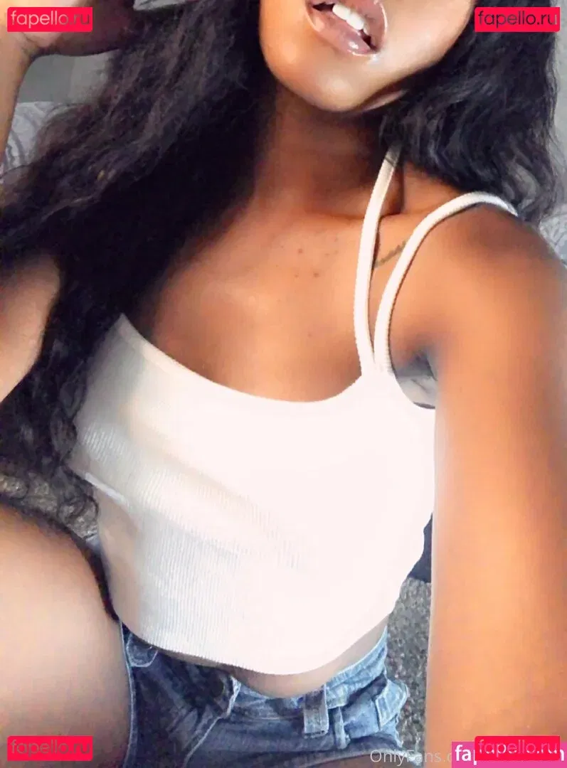 aprilraeee Onlyfans Photo Gallery 