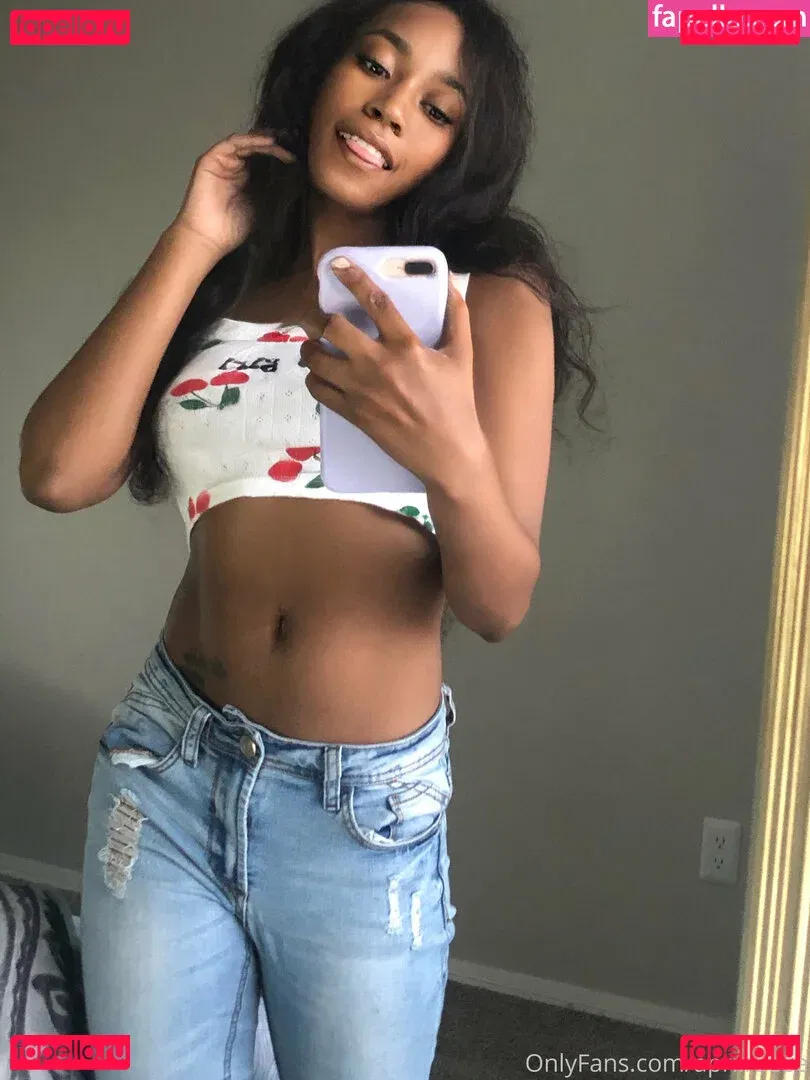 aprilraeee Onlyfans Photo Gallery 