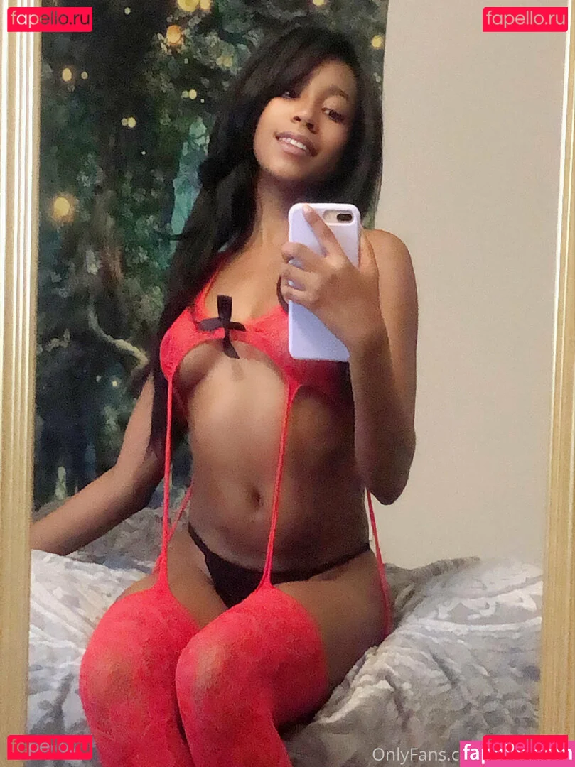 aprilraeee Onlyfans Photo Gallery 