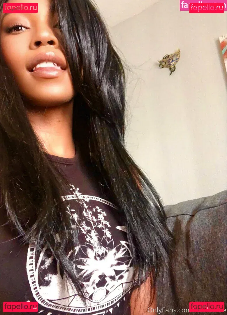 aprilraeee Onlyfans Photo Gallery 