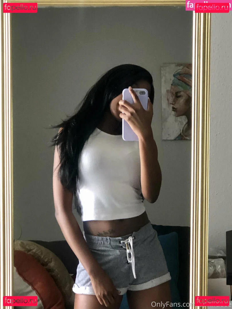 aprilraeee Onlyfans Photo Gallery 