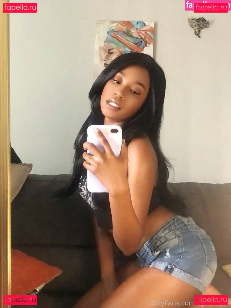 aprilraeee Onlyfans Photo Gallery 