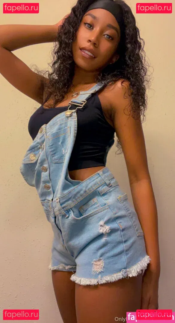 aprilraeee Onlyfans Photo Gallery 