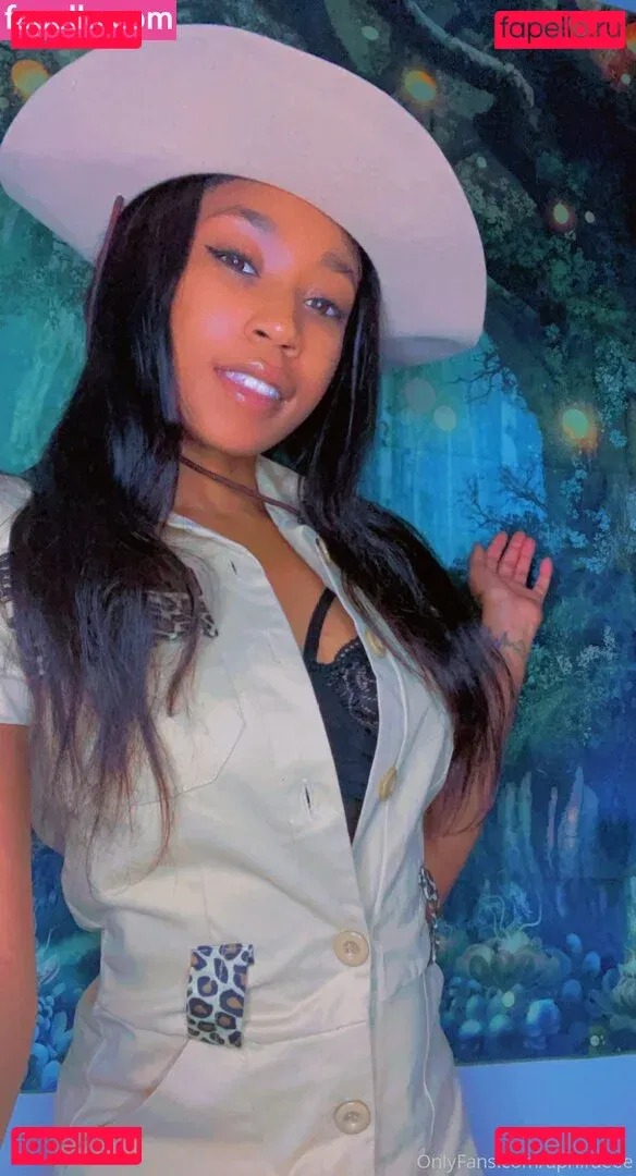 aprilraeee Onlyfans Photo Gallery 