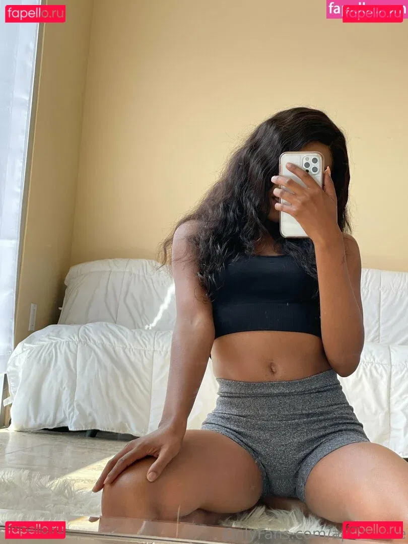 aprilraeee Onlyfans Photo Gallery 