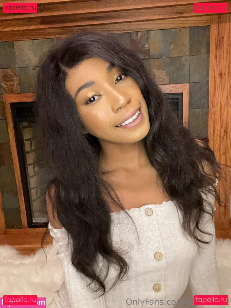 aprilraeee Onlyfans Photo Gallery 