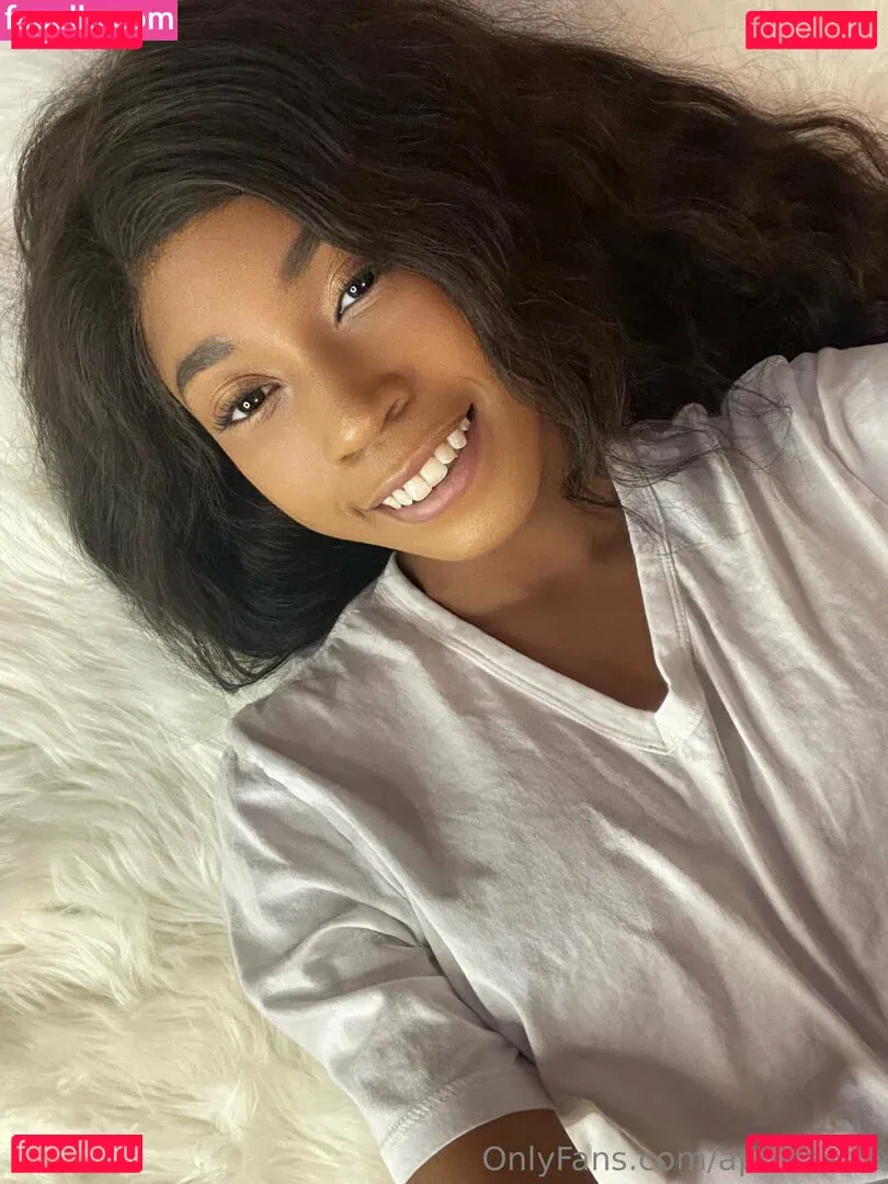 aprilraeee Onlyfans Photo Gallery 