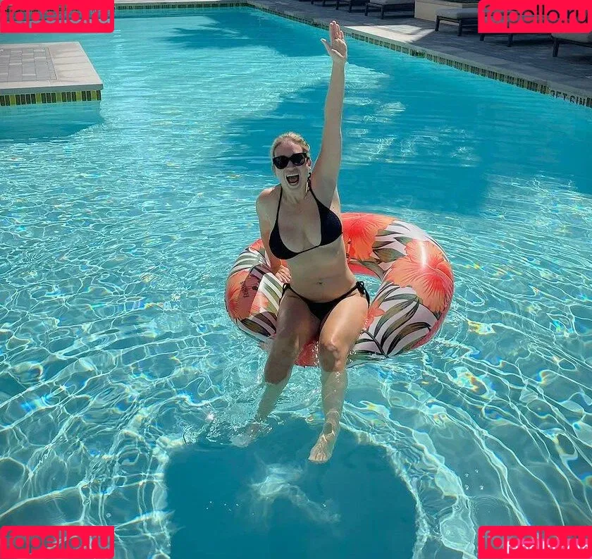 Sarah Cruddas Onlyfans Photo Gallery 