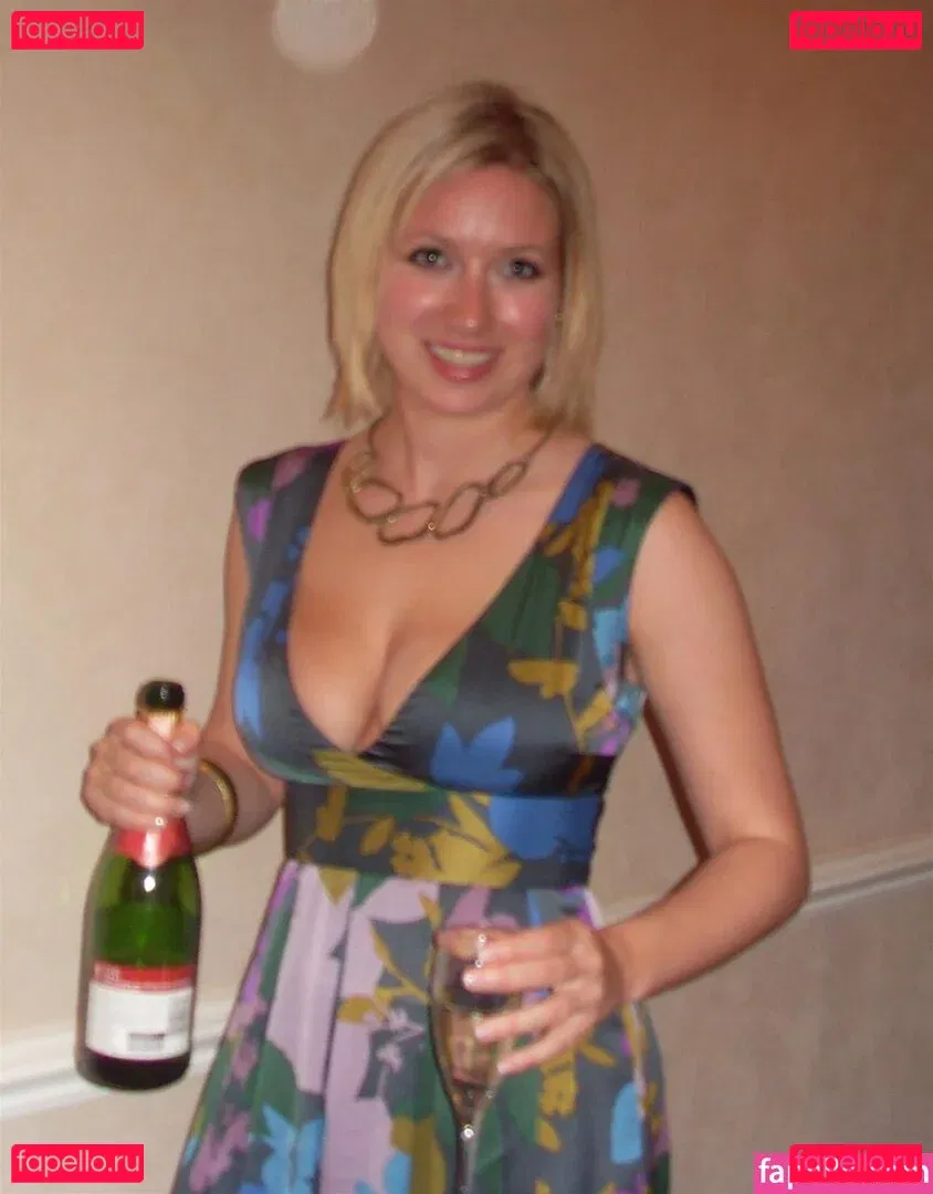 Sarah Cruddas Onlyfans Photo Gallery 