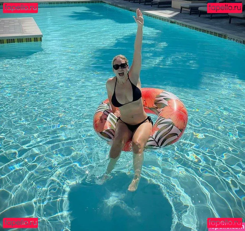 Sarah Cruddas Onlyfans Photo Gallery 