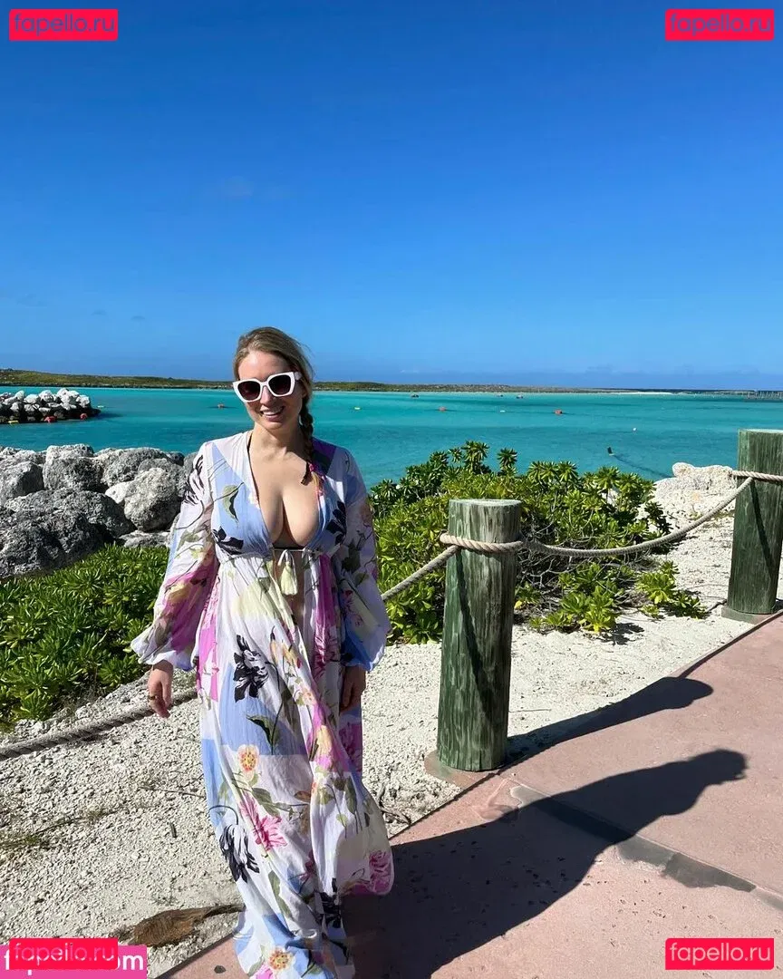 Sarah Cruddas Onlyfans Photo Gallery 