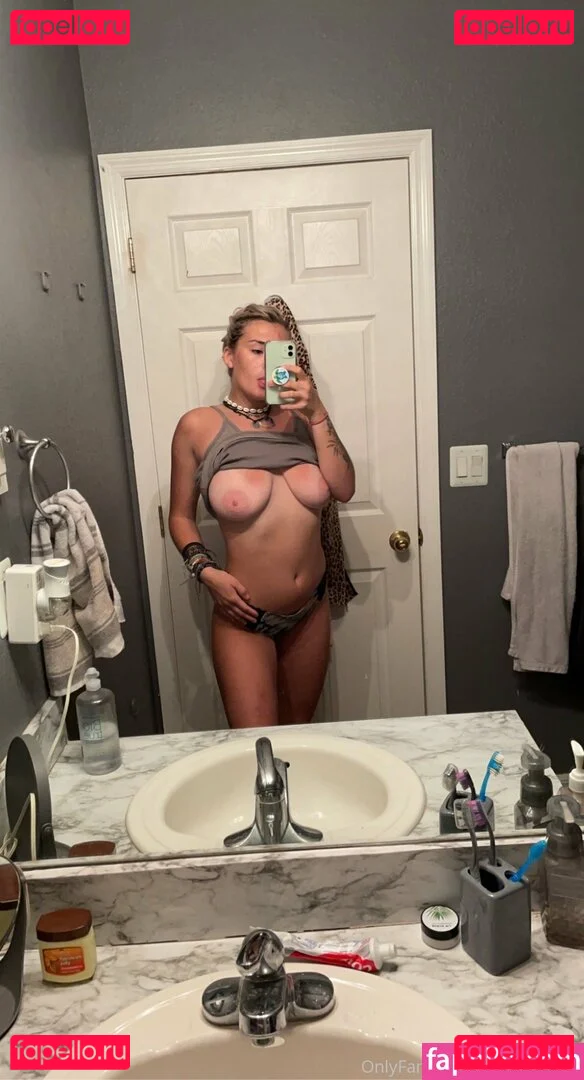 gabbietragez Onlyfans Photo Gallery 