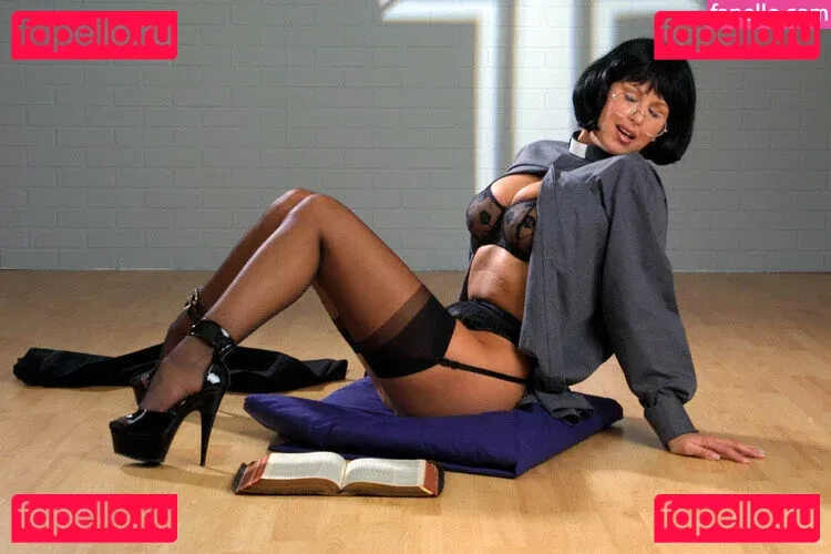 Adele Stephens Onlyfans Photo Gallery 