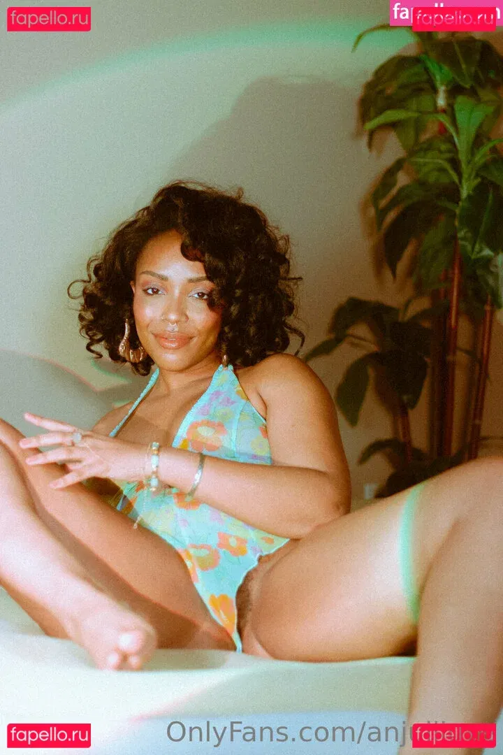 Anjuli Onlyfans Photo Gallery 