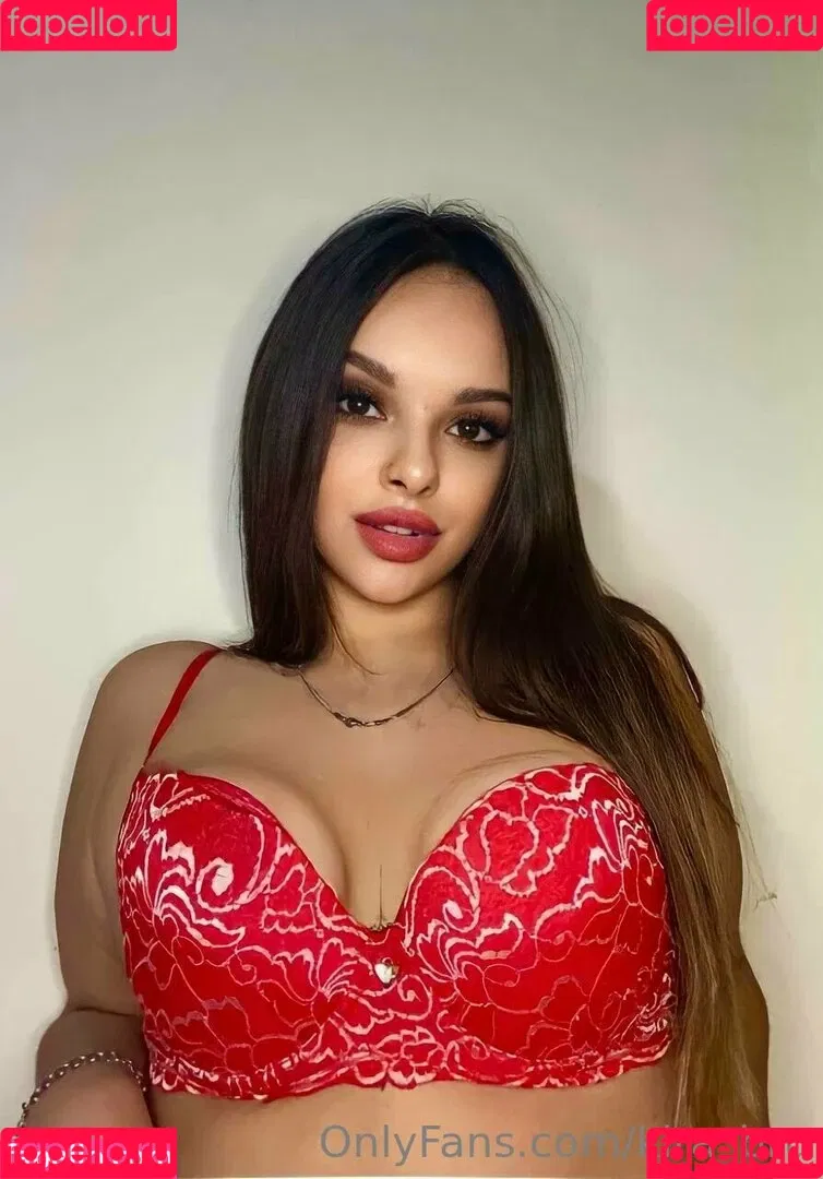kira_brunette1 Onlyfans Photo Gallery 