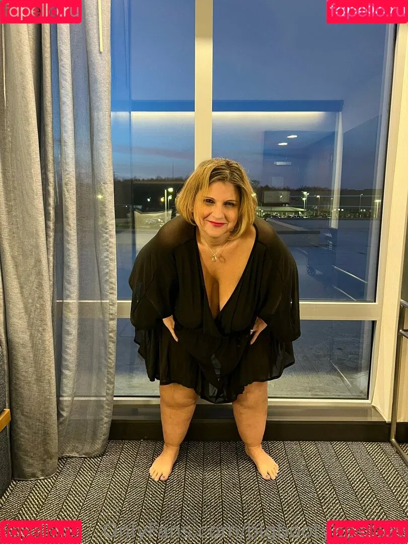 bigbootyasshley Onlyfans Photo Gallery 