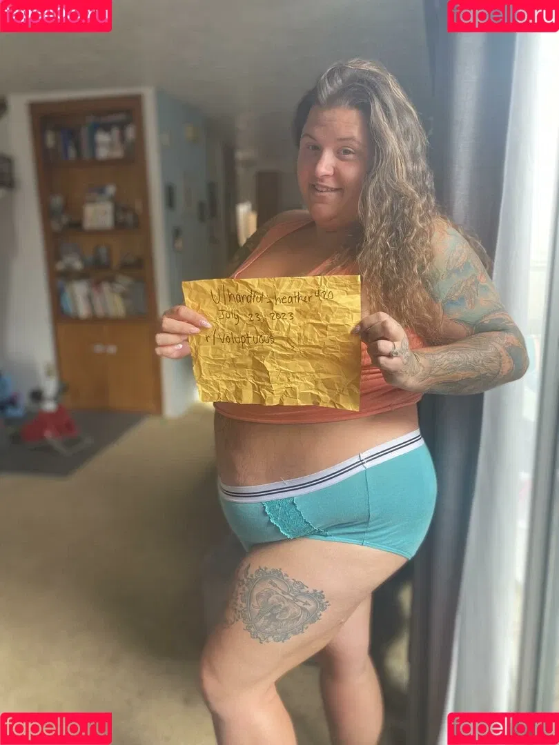 HandfulHeather Onlyfans Photo Gallery 