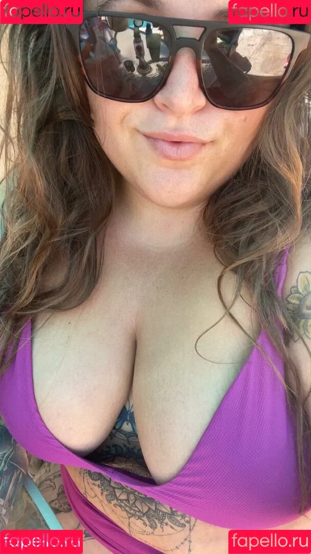 HandfulHeather Onlyfans Photo Gallery 