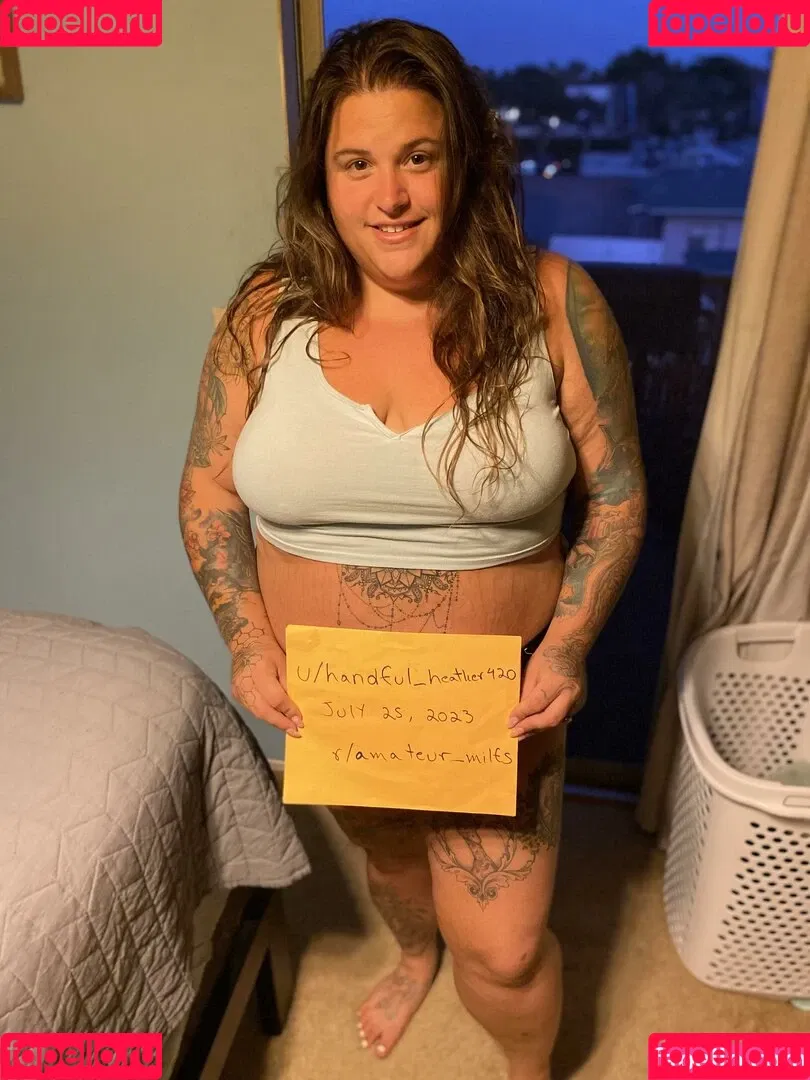 HandfulHeather Onlyfans Photo Gallery 