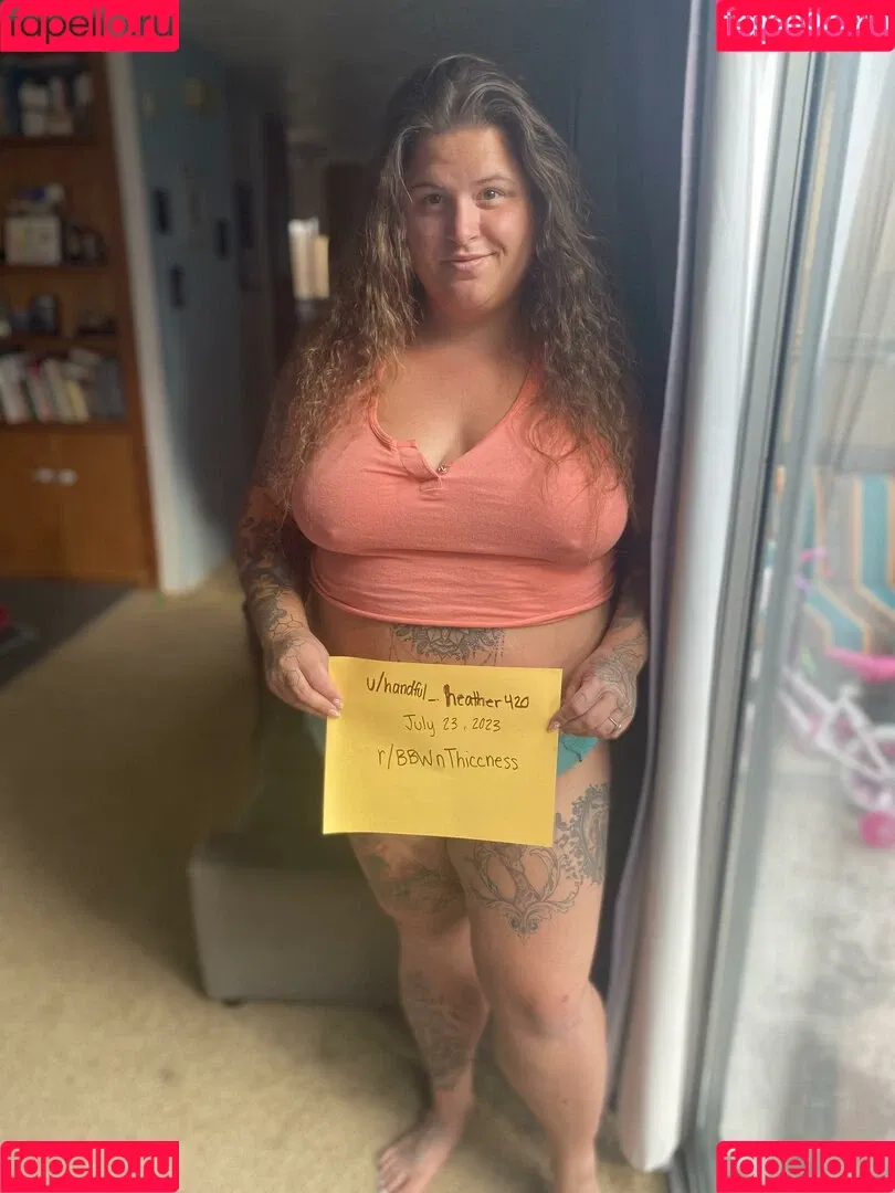 HandfulHeather Onlyfans Photo Gallery 