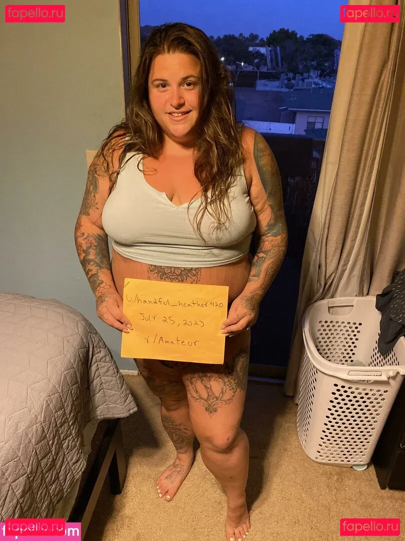 HandfulHeather Onlyfans Photo Gallery 