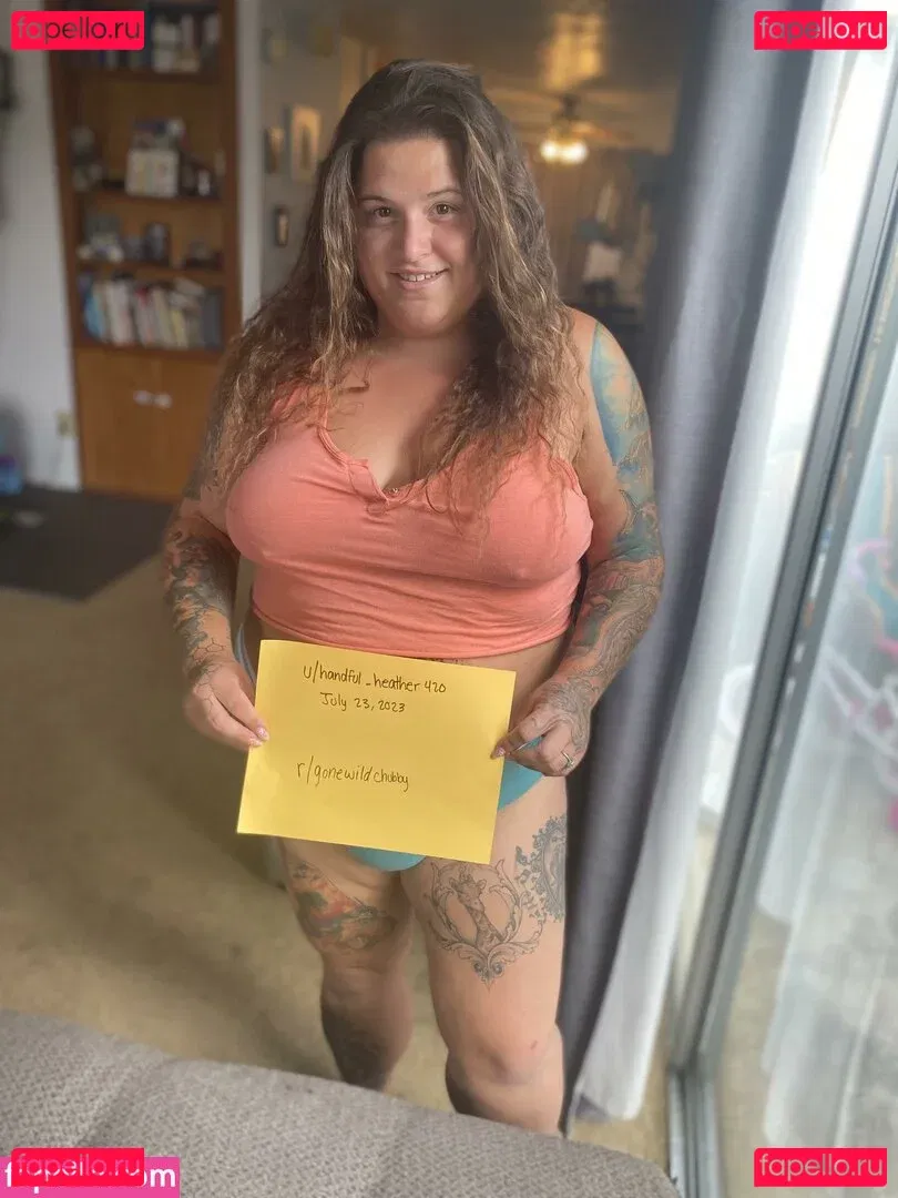 HandfulHeather Onlyfans Photo Gallery 