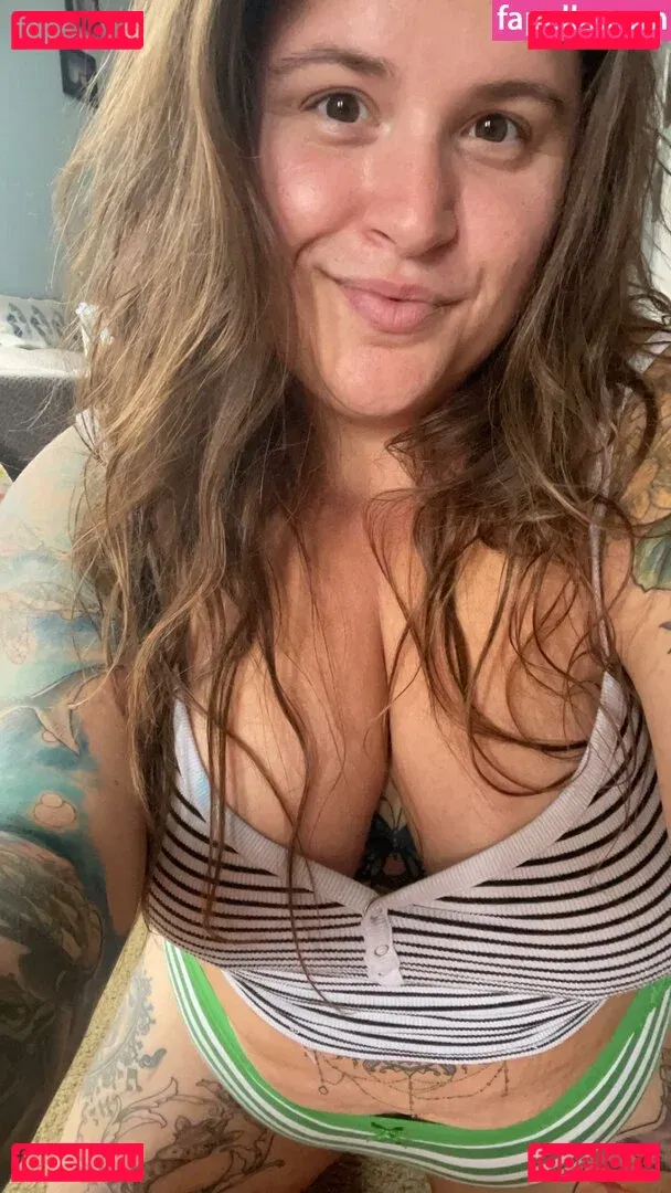 HandfulHeather Onlyfans Photo Gallery 