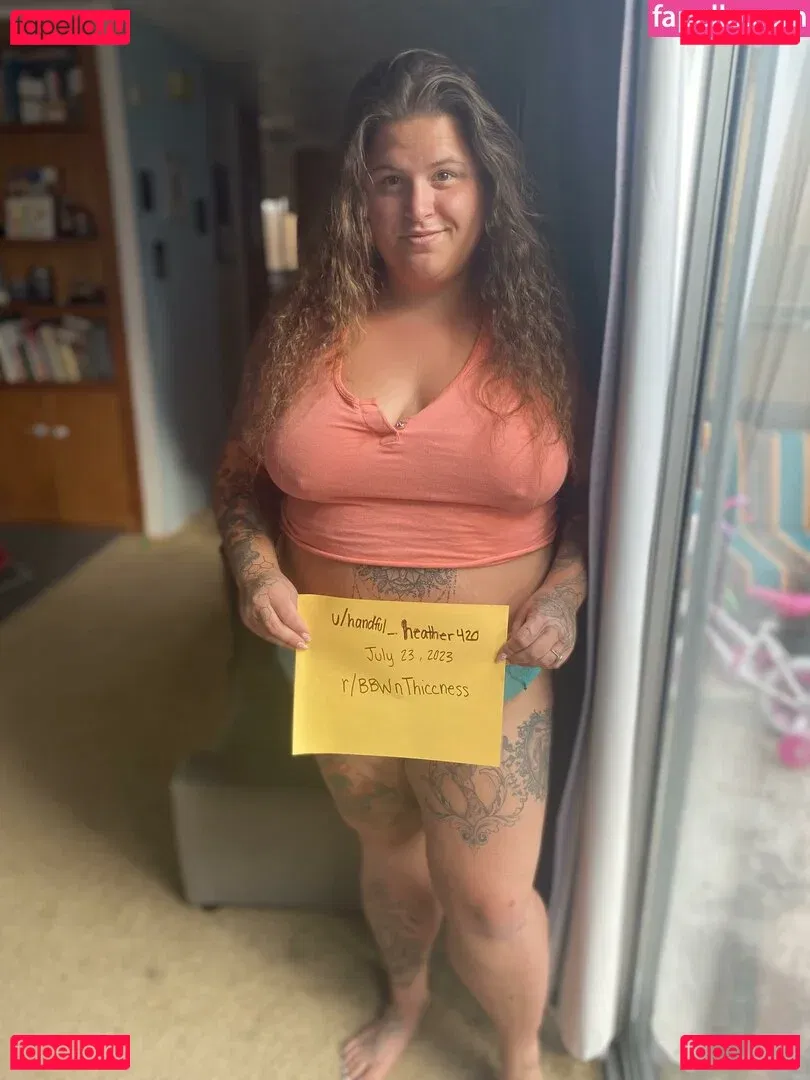 HandfulHeather Onlyfans Photo Gallery 