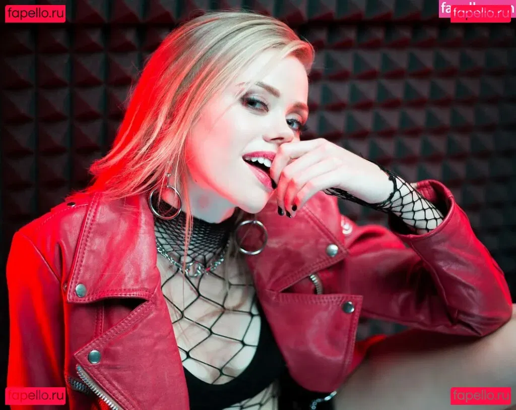 Annalisa Cochrane Onlyfans Photo Gallery 