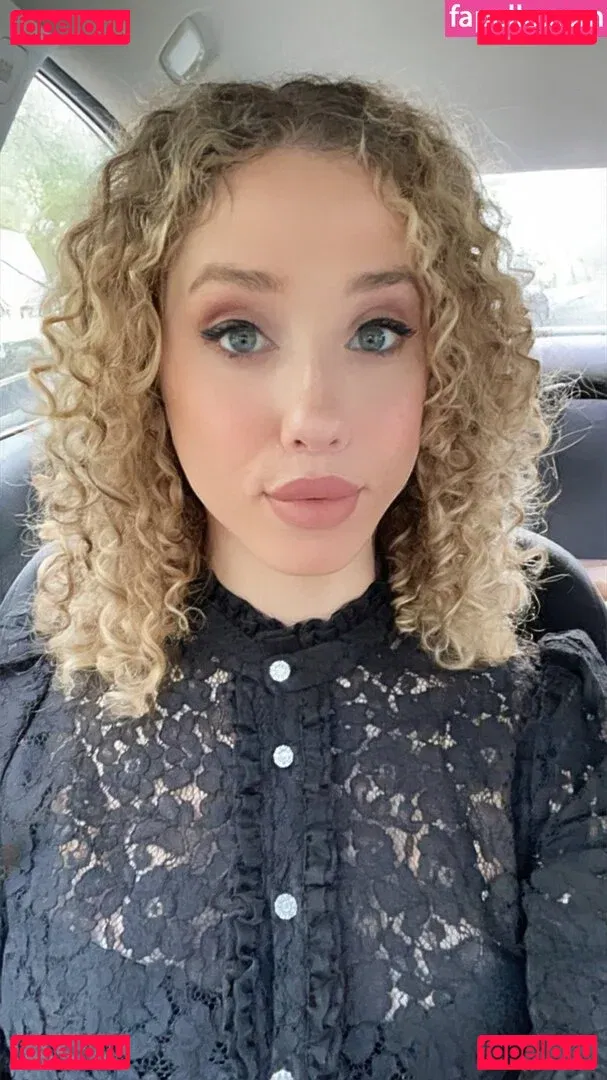 Lily Demure Onlyfans Photo Gallery 