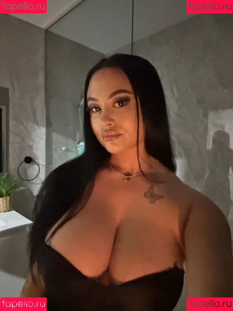 taylaraywhite Onlyfans Photo Gallery 
