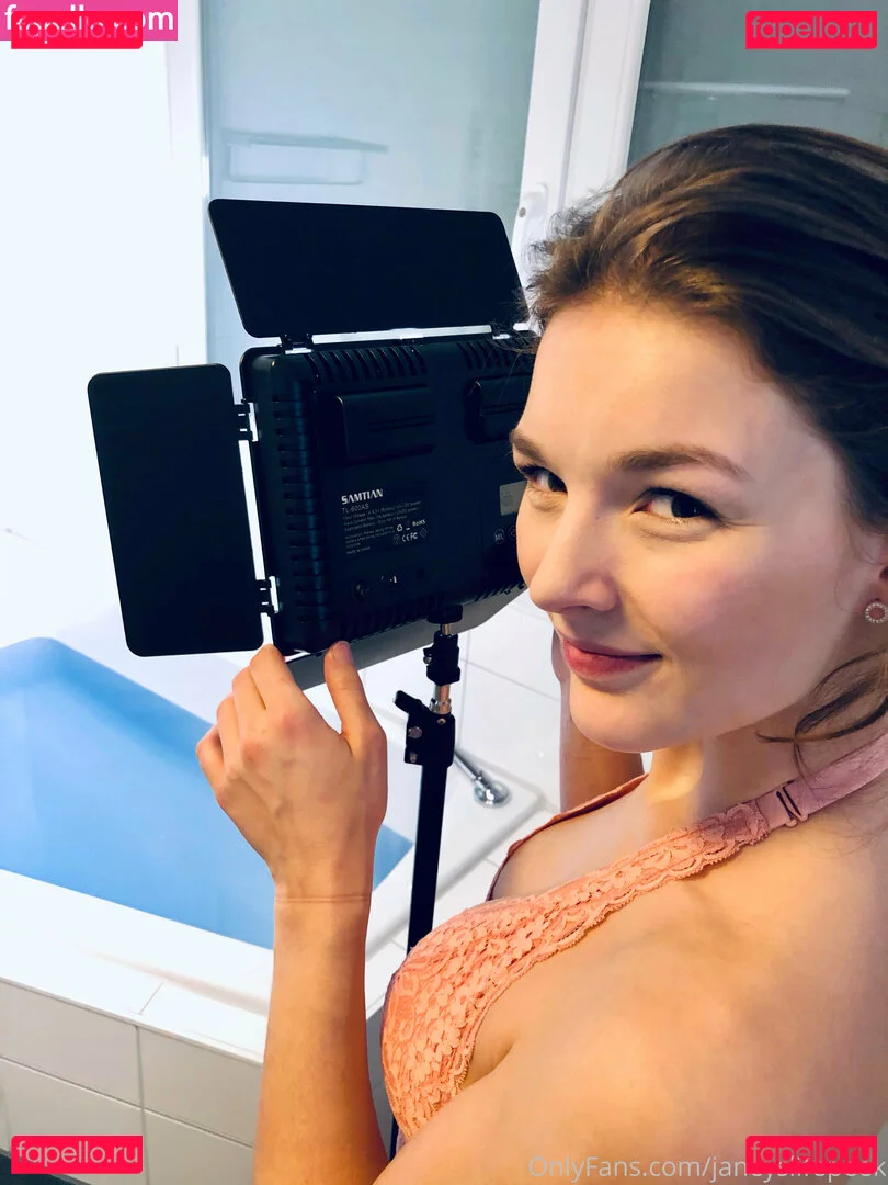 janeyslifepeek Onlyfans Photo Gallery 