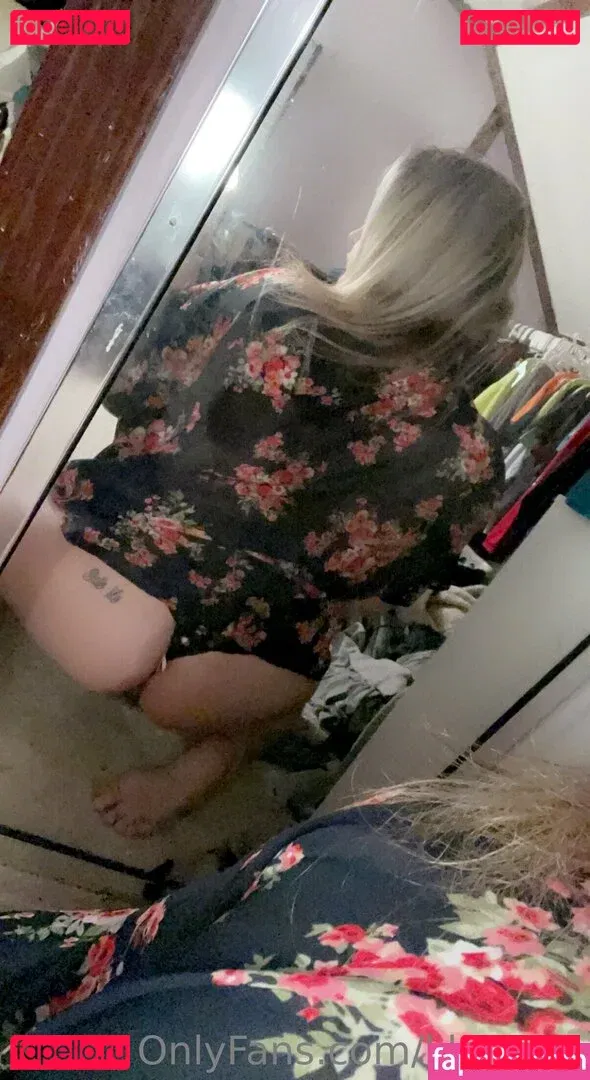 sillygirl9822 Onlyfans Photo Gallery 