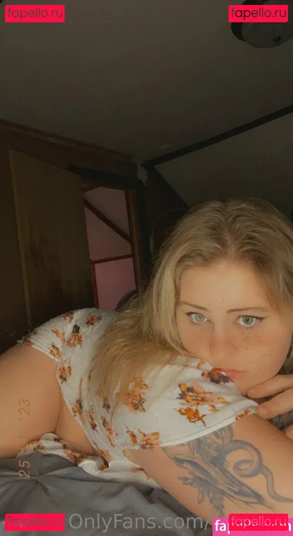 sillygirl9822 Onlyfans Photo Gallery 