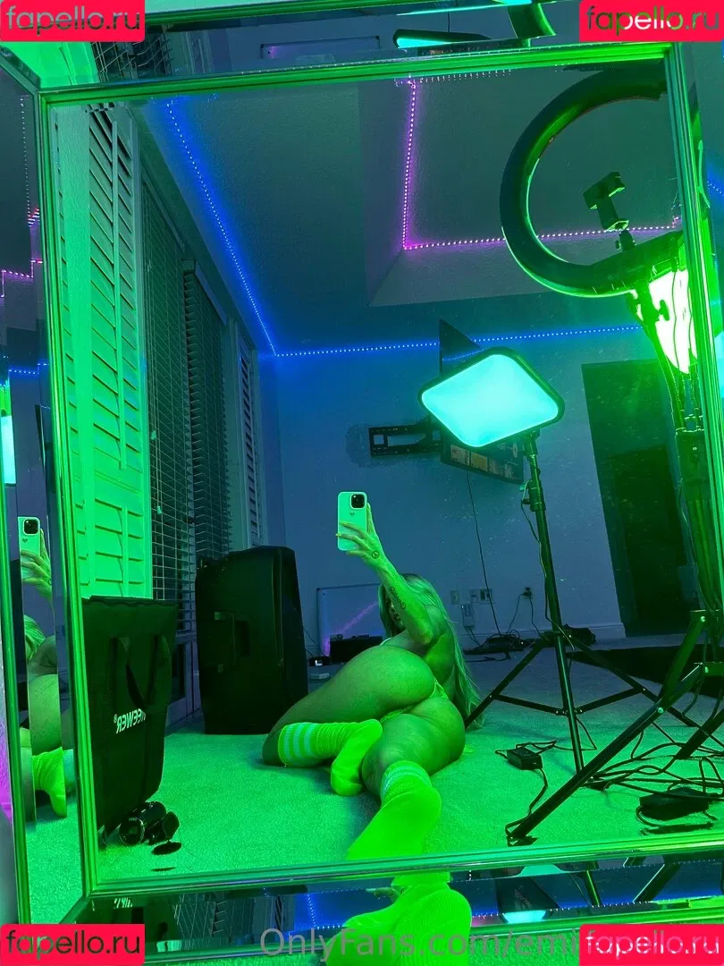 Emilyy Wild Onlyfans Photo Gallery 