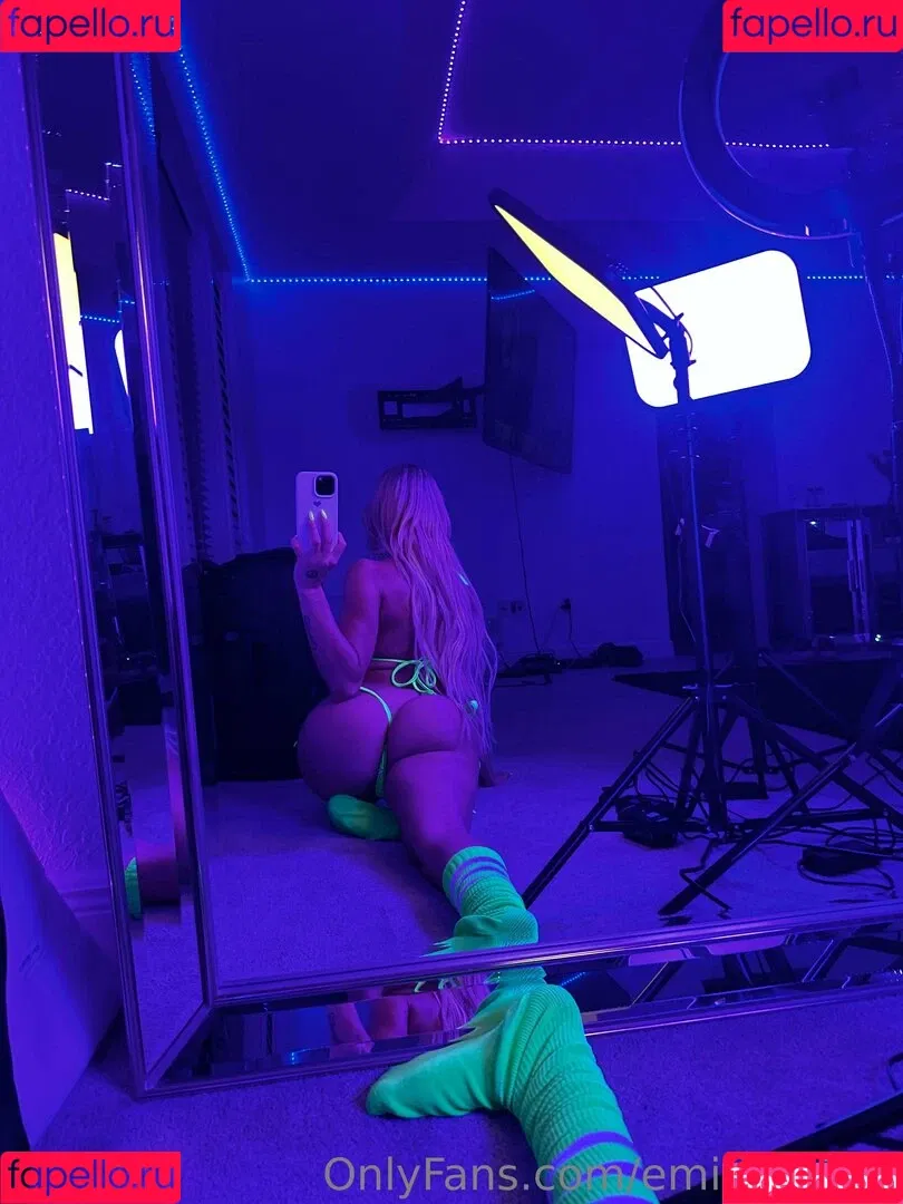 Emilyy Wild Onlyfans Photo Gallery 