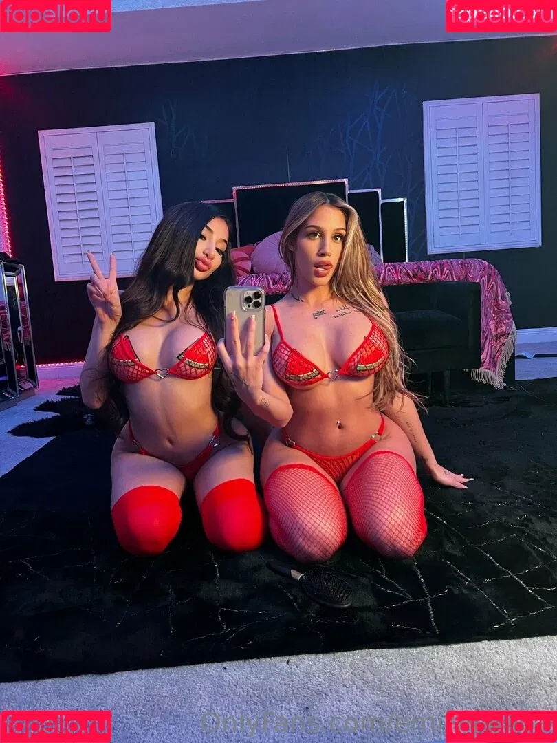 Emilyy Wild Onlyfans Photo Gallery 