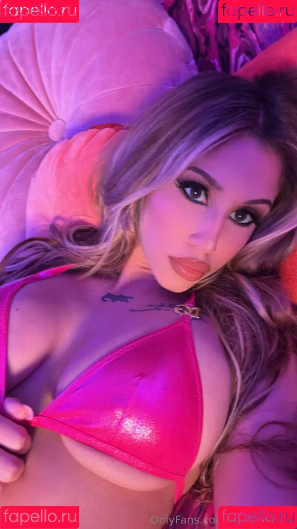 Emilyy Wild Onlyfans Photo Gallery 