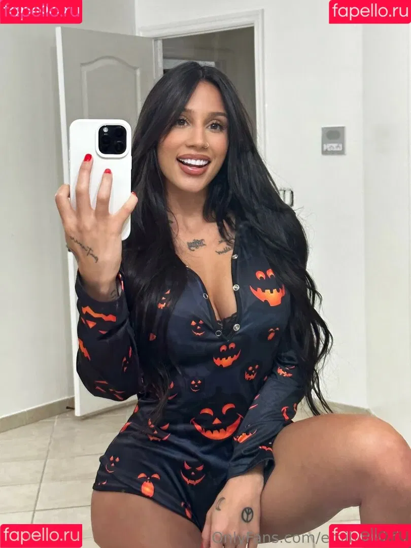Emilyy Wild Onlyfans Photo Gallery 