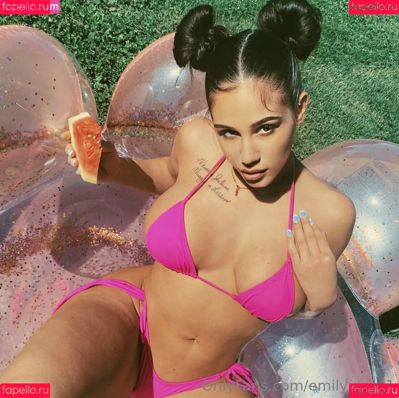 Emilyy Wild Onlyfans Photo Gallery 