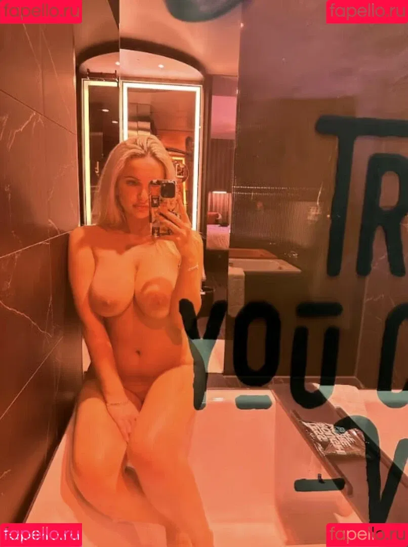 Vee Campbell Onlyfans Photo Gallery 