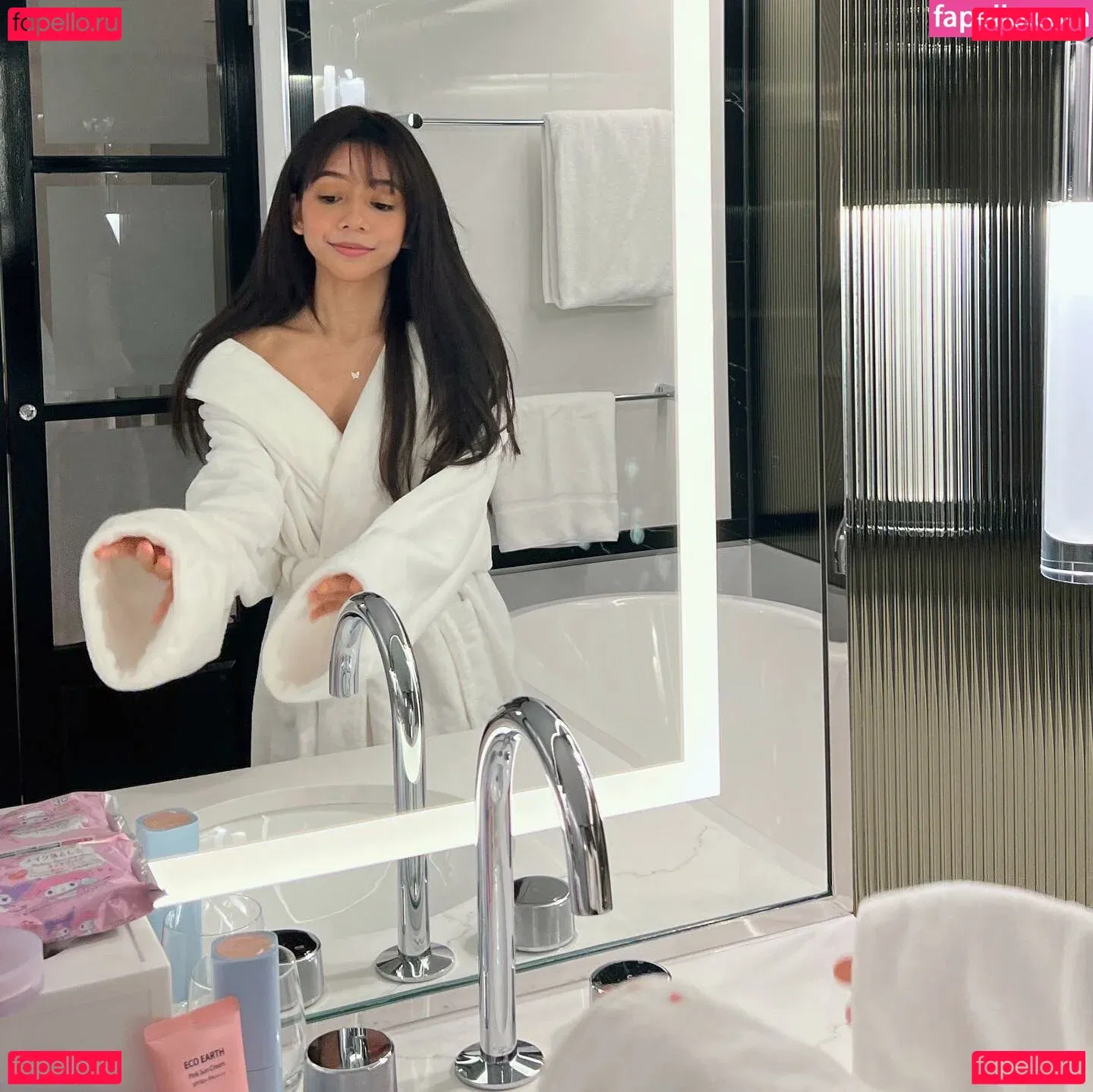 Eeeveenara Onlyfans Photo Gallery 