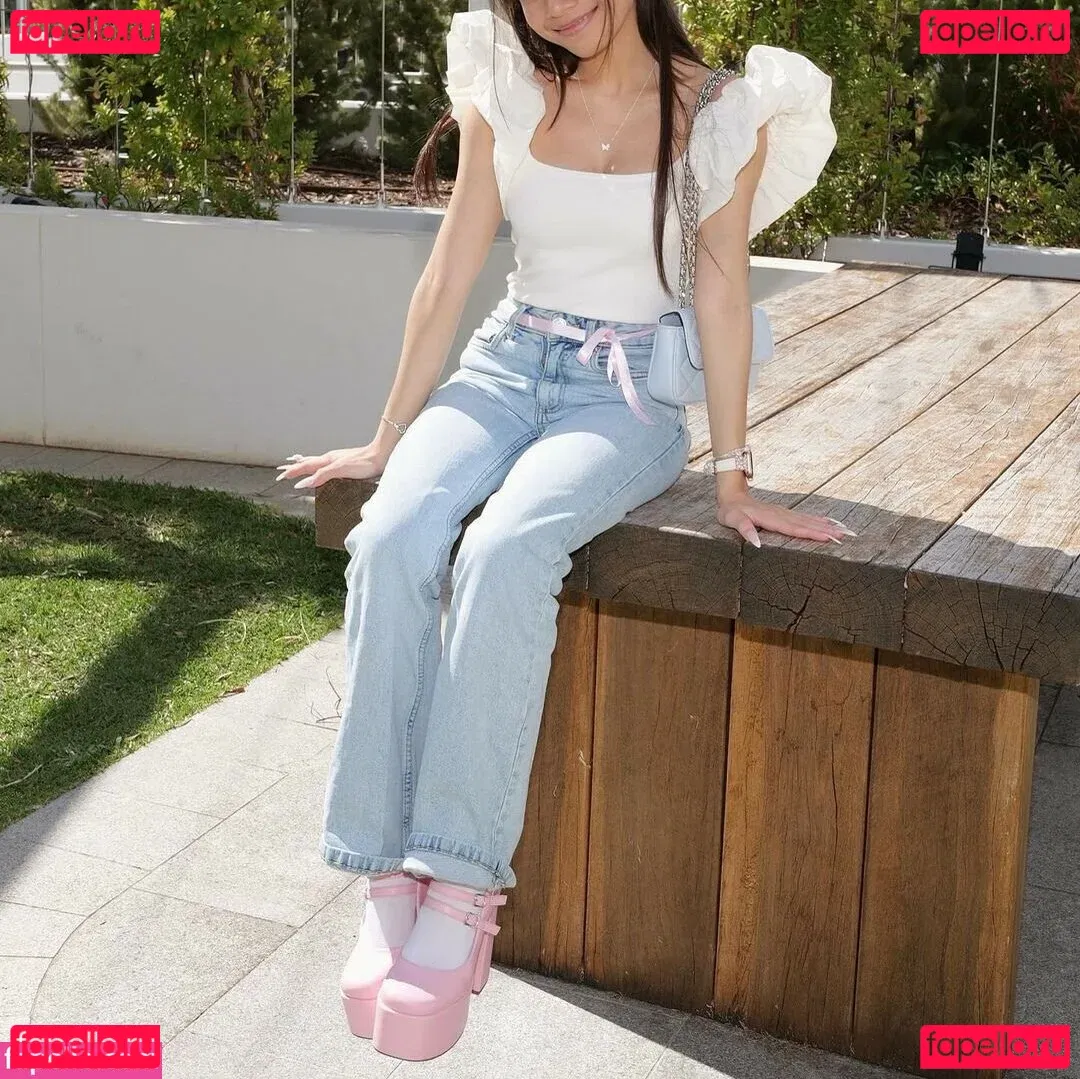 Eeeveenara Onlyfans Photo Gallery 