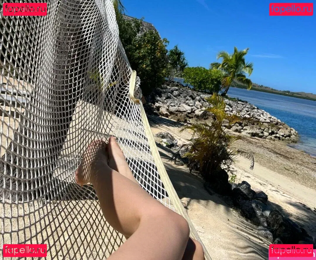 Eeeveenara Onlyfans Photo Gallery 