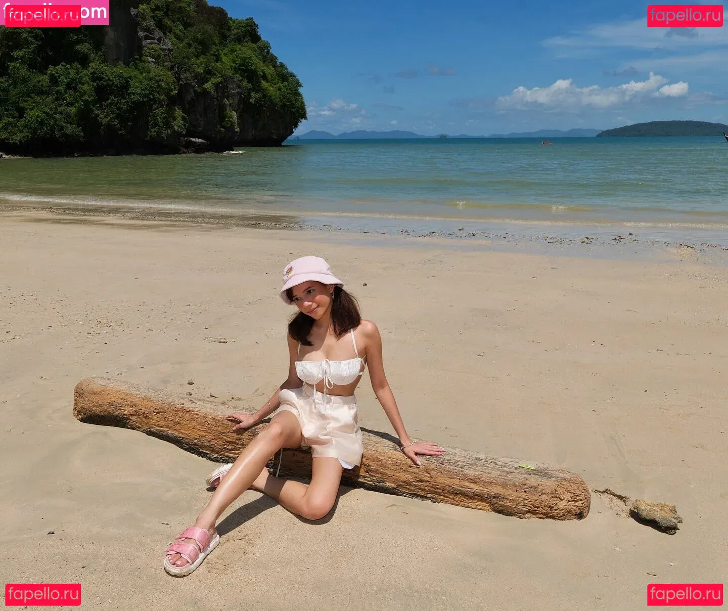 Eeeveenara Onlyfans Photo Gallery 