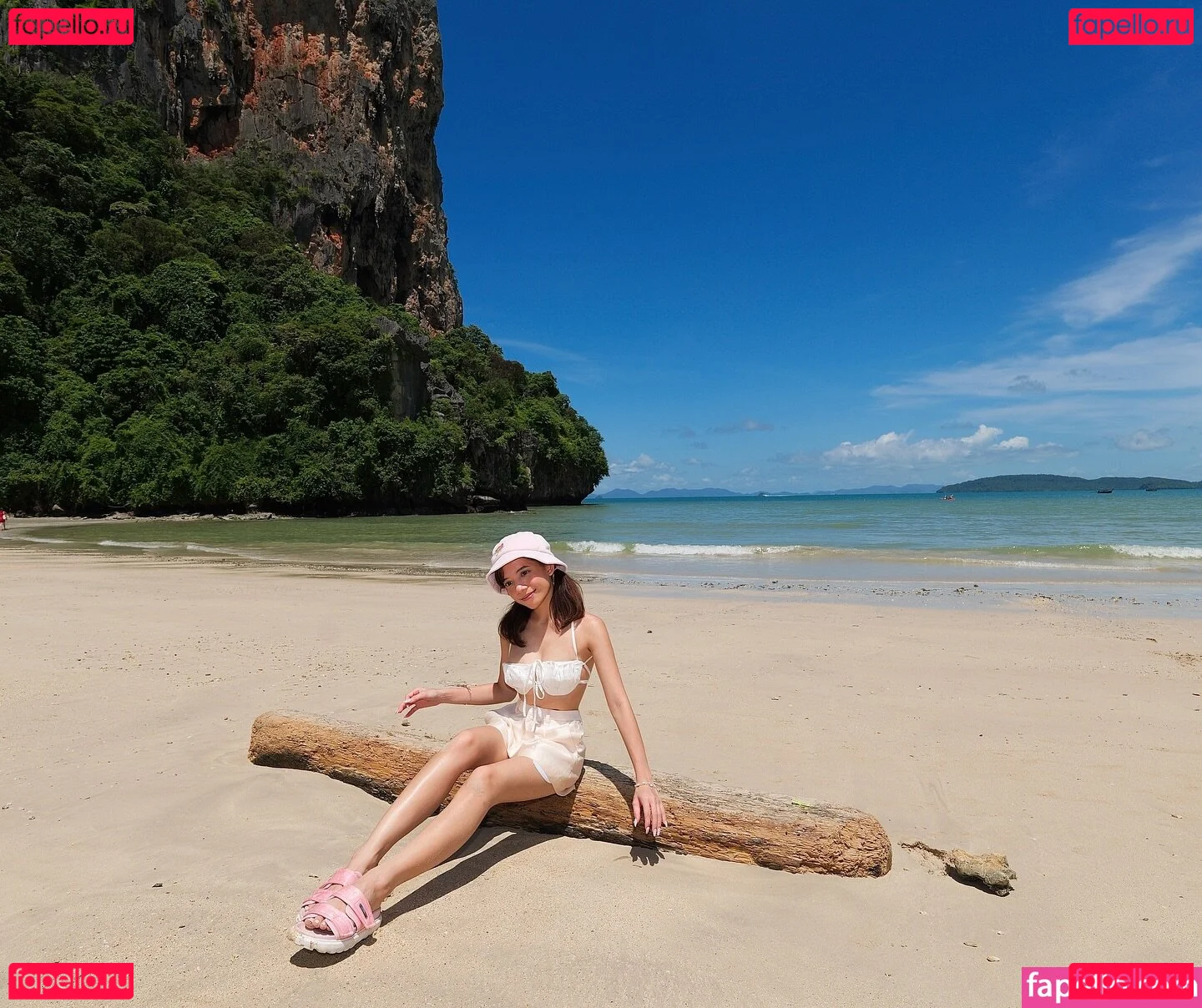 Eeeveenara Onlyfans Photo Gallery 