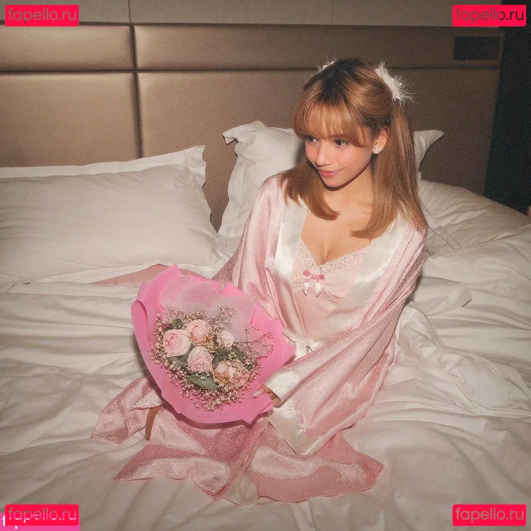 Eeeveenara Onlyfans Photo Gallery 