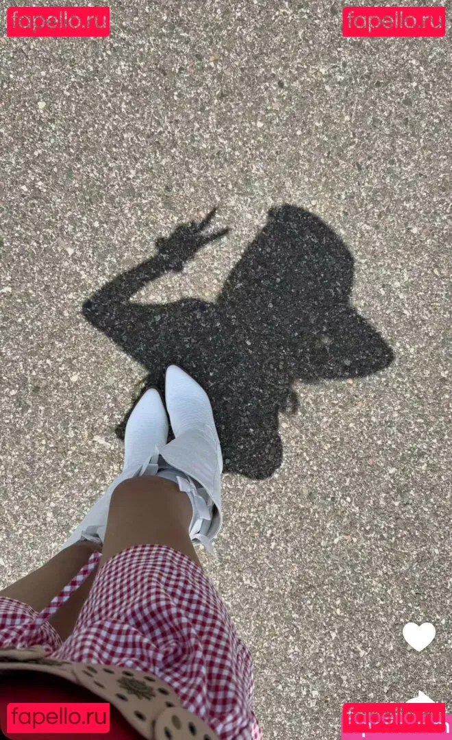 Eeeveenara Onlyfans Photo Gallery 